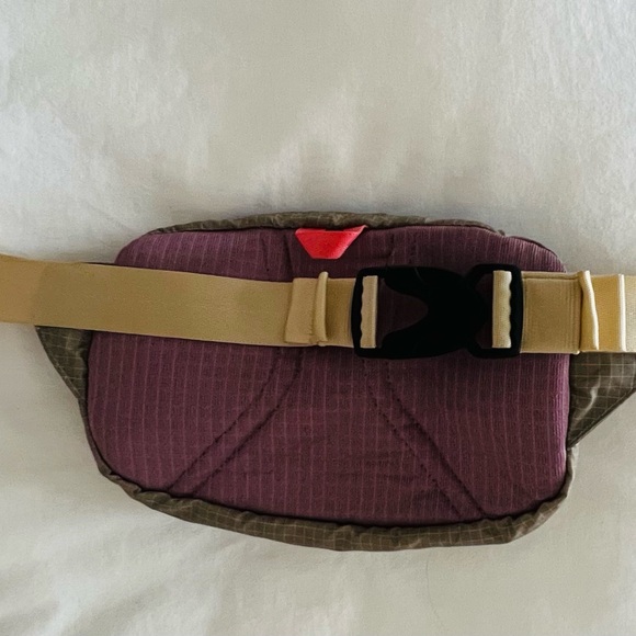 Ultralight Black Hole Mini Hip Pack - Picture 2 of 5